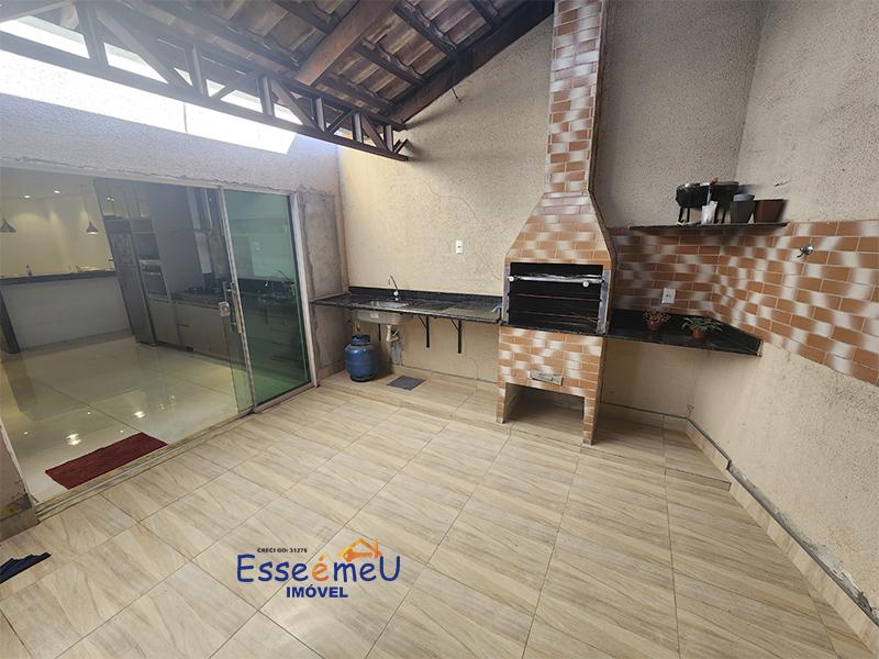 Bonita casa possui 254 metros quadrados com 3 quartos, uma suíte St. Santos Dumont - Goiânia - GO