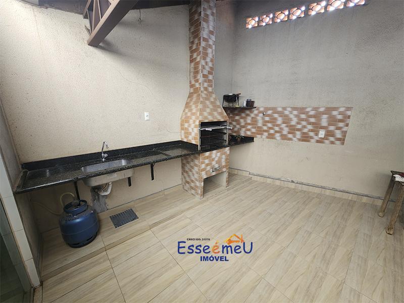Bonita casa possui 254 metros quadrados com 3 quartos, uma suíte St. Santos Dumont - Goiânia - GO