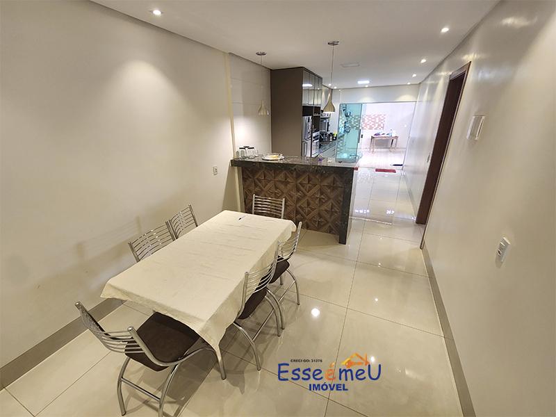 Bonita casa possui 254 metros quadrados com 3 quartos, uma suíte St. Santos Dumont - Goiânia - GO