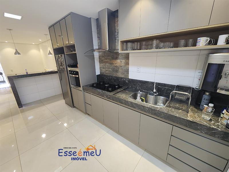 Bonita casa possui 254 metros quadrados com 3 quartos, uma suíte St. Santos Dumont - Goiânia - GO