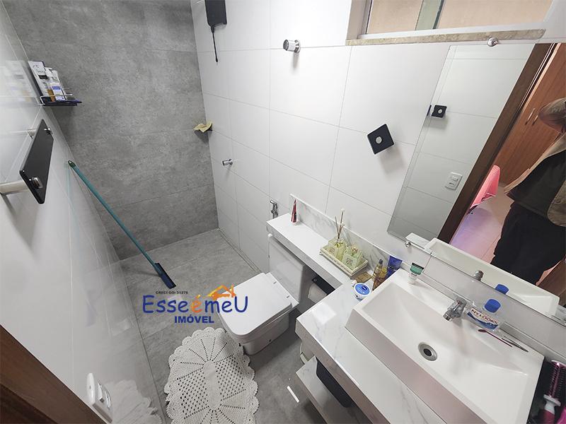 Bonita casa possui 254 metros quadrados com 3 quartos, uma suíte St. Santos Dumont - Goiânia - GO