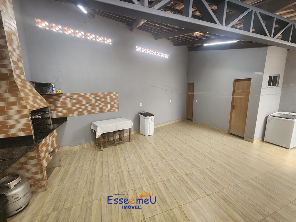 Bonita casa possui 254 metros quadrados com 3 quartos, uma suíte St. Santos Dumont - Goiânia - GO