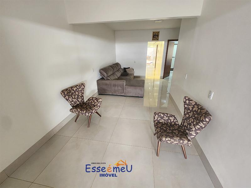 Bonita casa possui 254 metros quadrados com 3 quartos, uma suíte St. Santos Dumont - Goiânia - GO