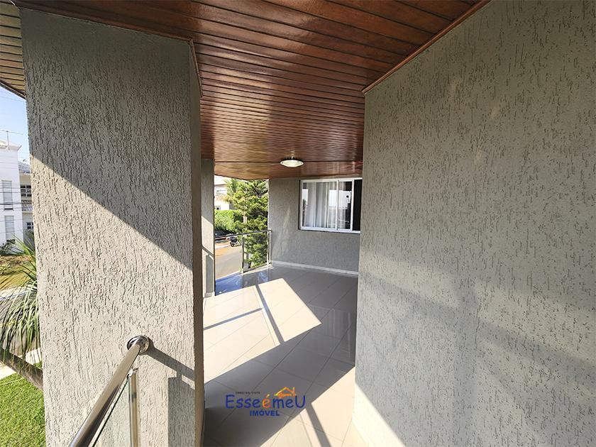 Casa de condomínio sobrado para venda possui 398 metros quadrados com 3 quartos