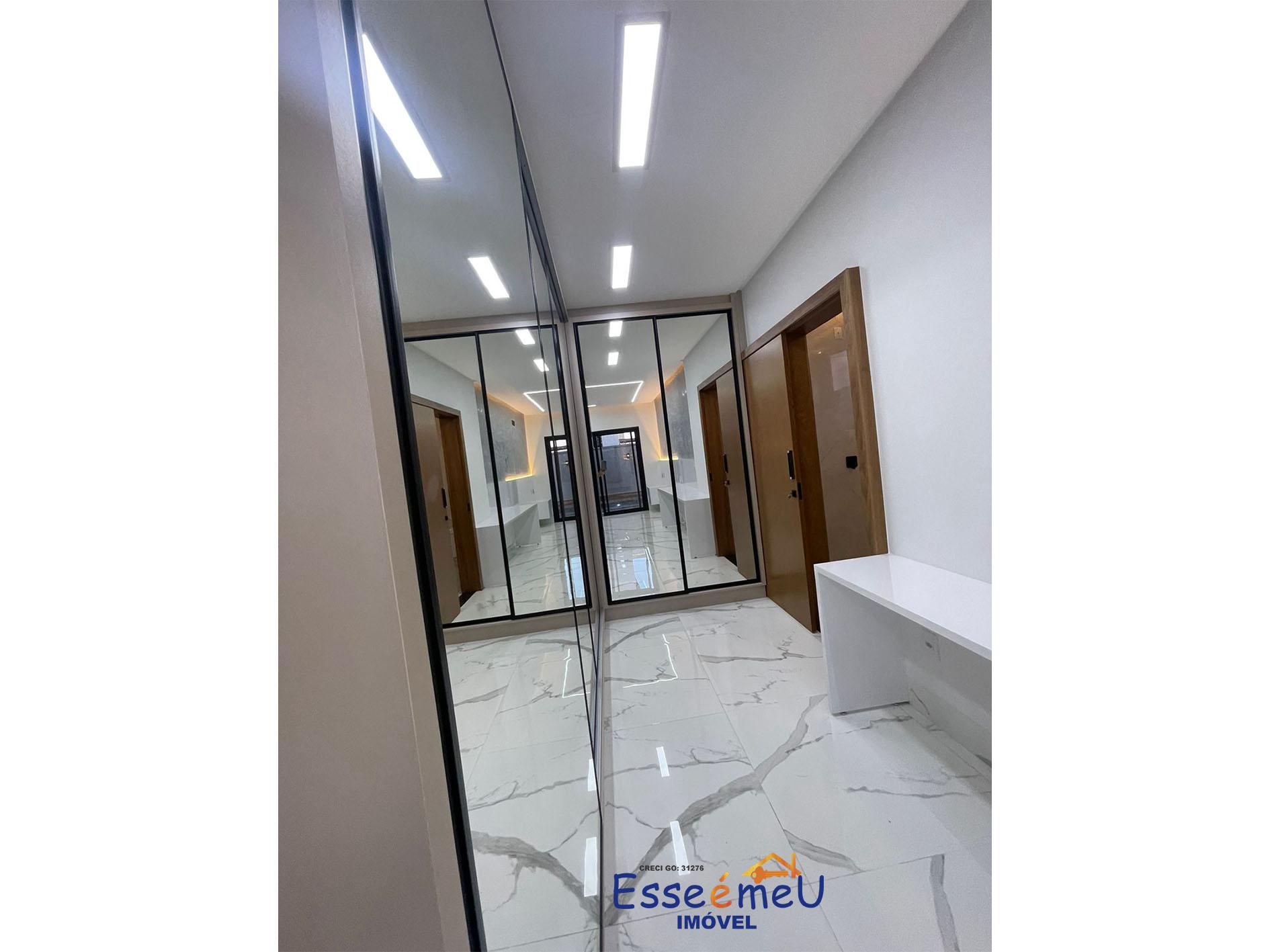 Linda Casa no Parqueville Pinheiros, com 3 suítes plenas, área gourmet com churrasqueira e piscina.