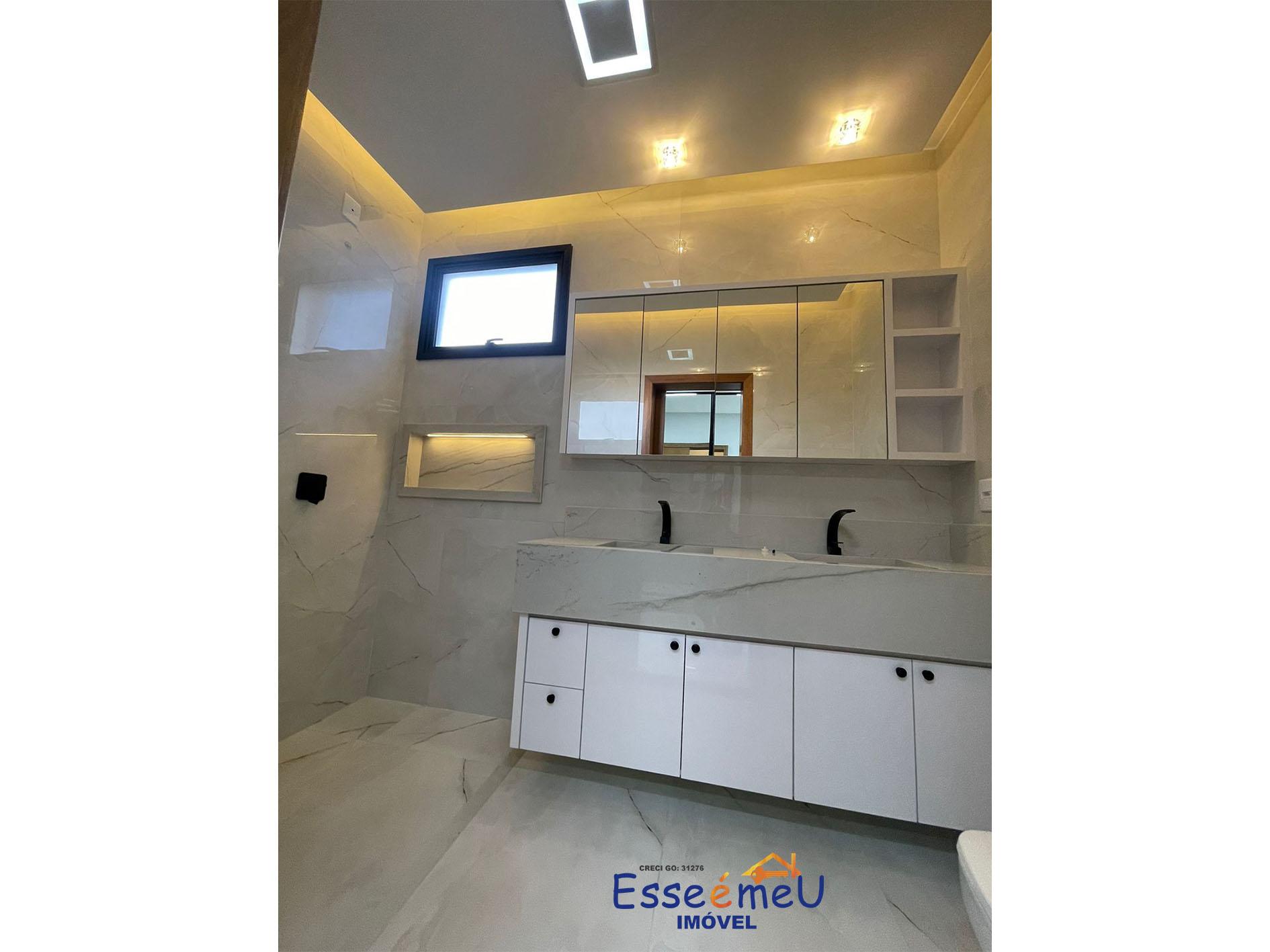 Linda Casa no Parqueville Pinheiros, com 3 suítes plenas, área gourmet com churrasqueira e piscina.