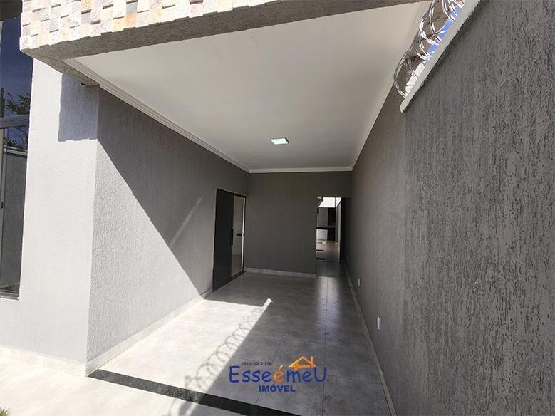 Linda casa pé direito duplo, 3 quartos com suíte em Residencial Petrópolis - Goiânia - GO