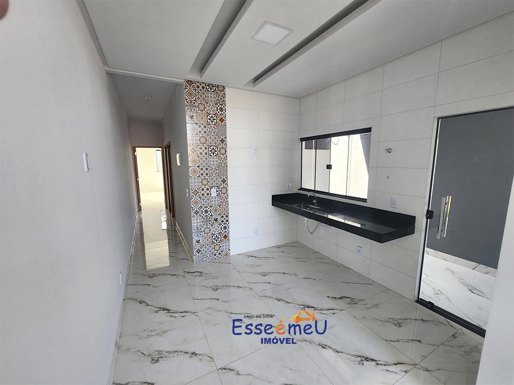 Linda casa Setor Jardim Clarissa pé direito duplo, 2 quartos, uma suíte e quintal grande
