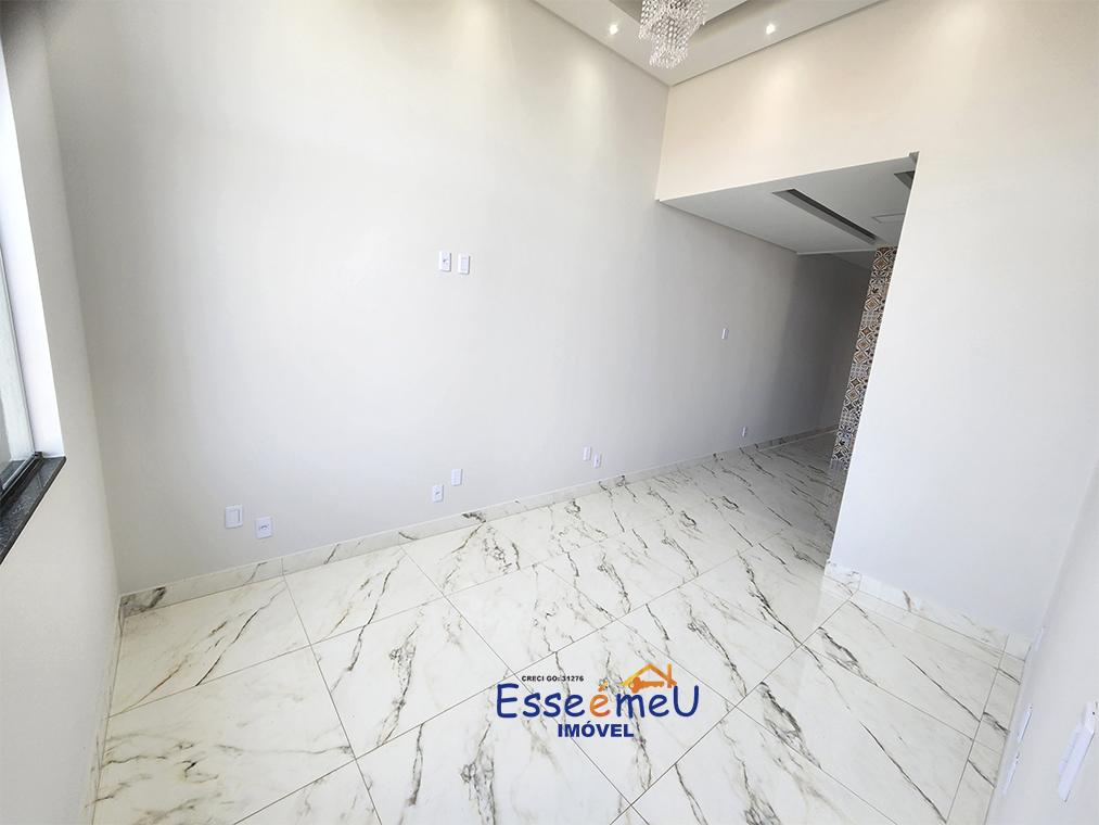 Linda casa Setor Jardim Clarissa pé direito duplo, 2 quartos, uma suíte e quintal grande