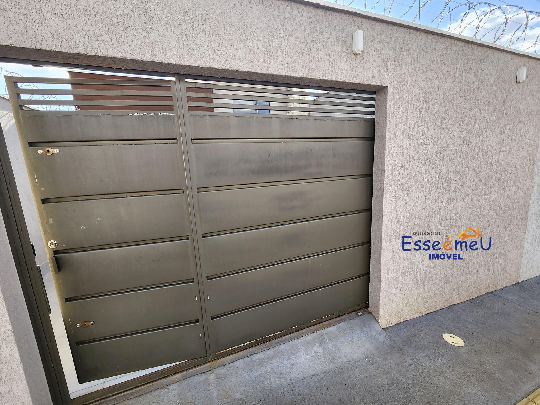 Linda casa Setor Santos Dumont, 3 quartos com suítee garagem para 2 carros