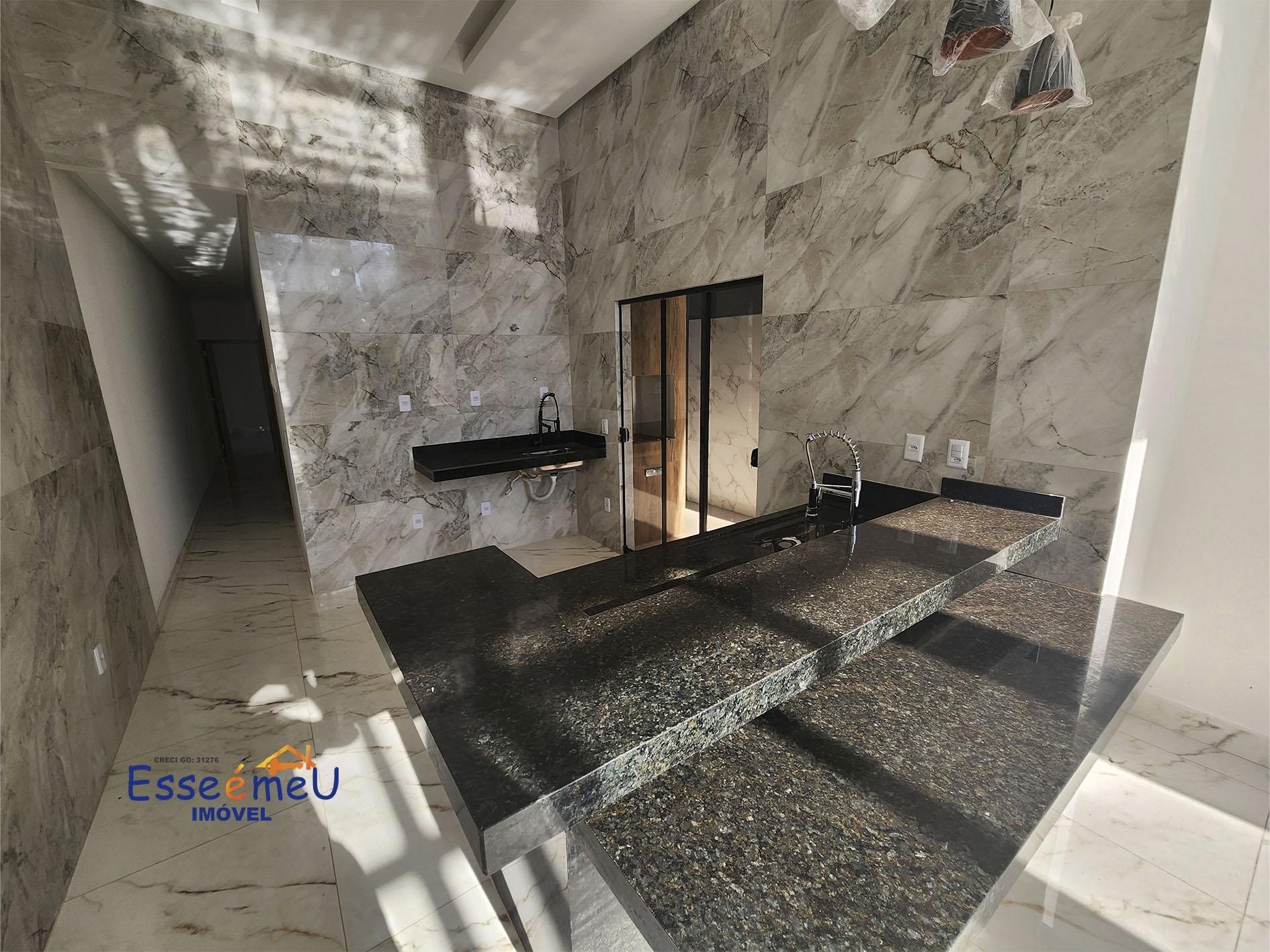 Linda Casa Setor Santos Dumont , 3 quartos, uma suíte, acabamento de luxo próximo ao Portal Shopping