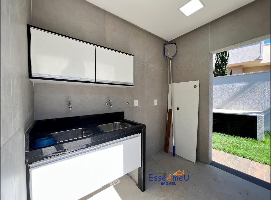 Linda Casa térrea Condomínio do Lago, 4 quartos, 3 suítes plenas, piscina aquecida