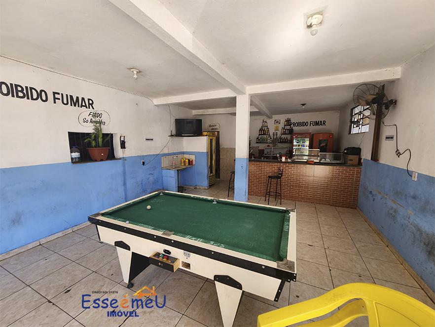 Lote com 3 imóveis, renda de 2 mil por mês
