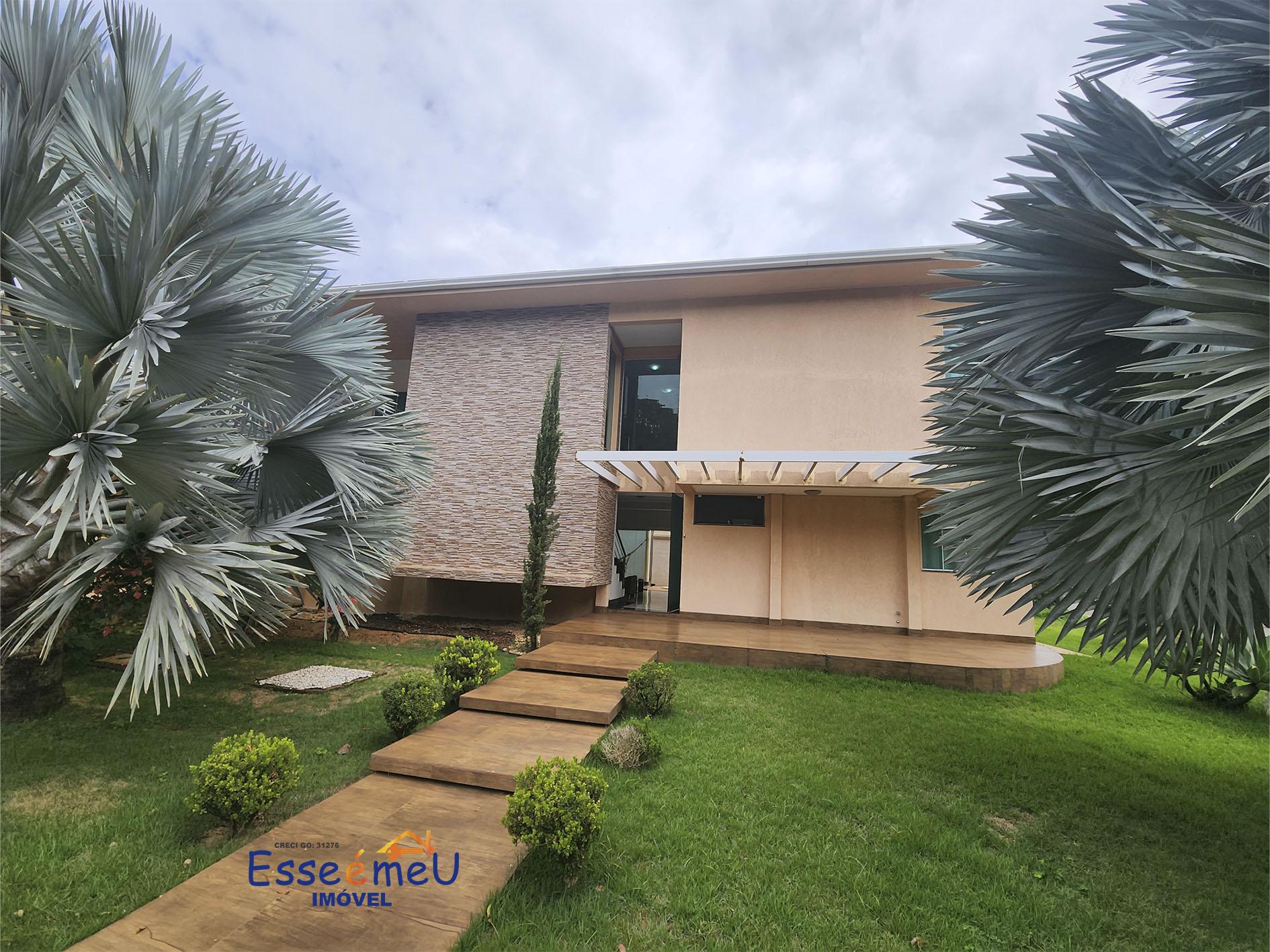 Sobrado de esquina Condomínio Jardins Madri, 655 m2 de lote, 425 de construção, 4 suítes e piscina.
