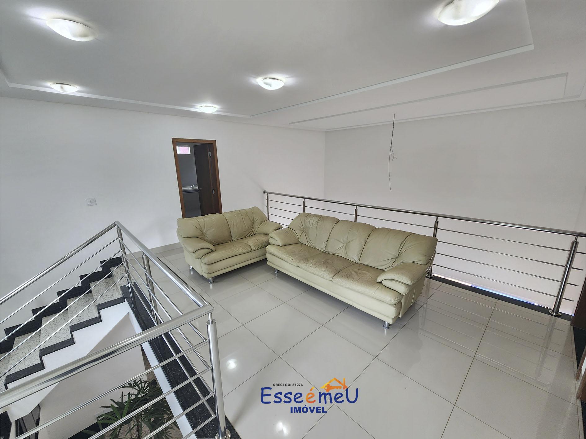 Sobrado de esquina Condomínio Jardins Madri, 655 m2 de lote, 425 de construção, 4 suítes e piscina.