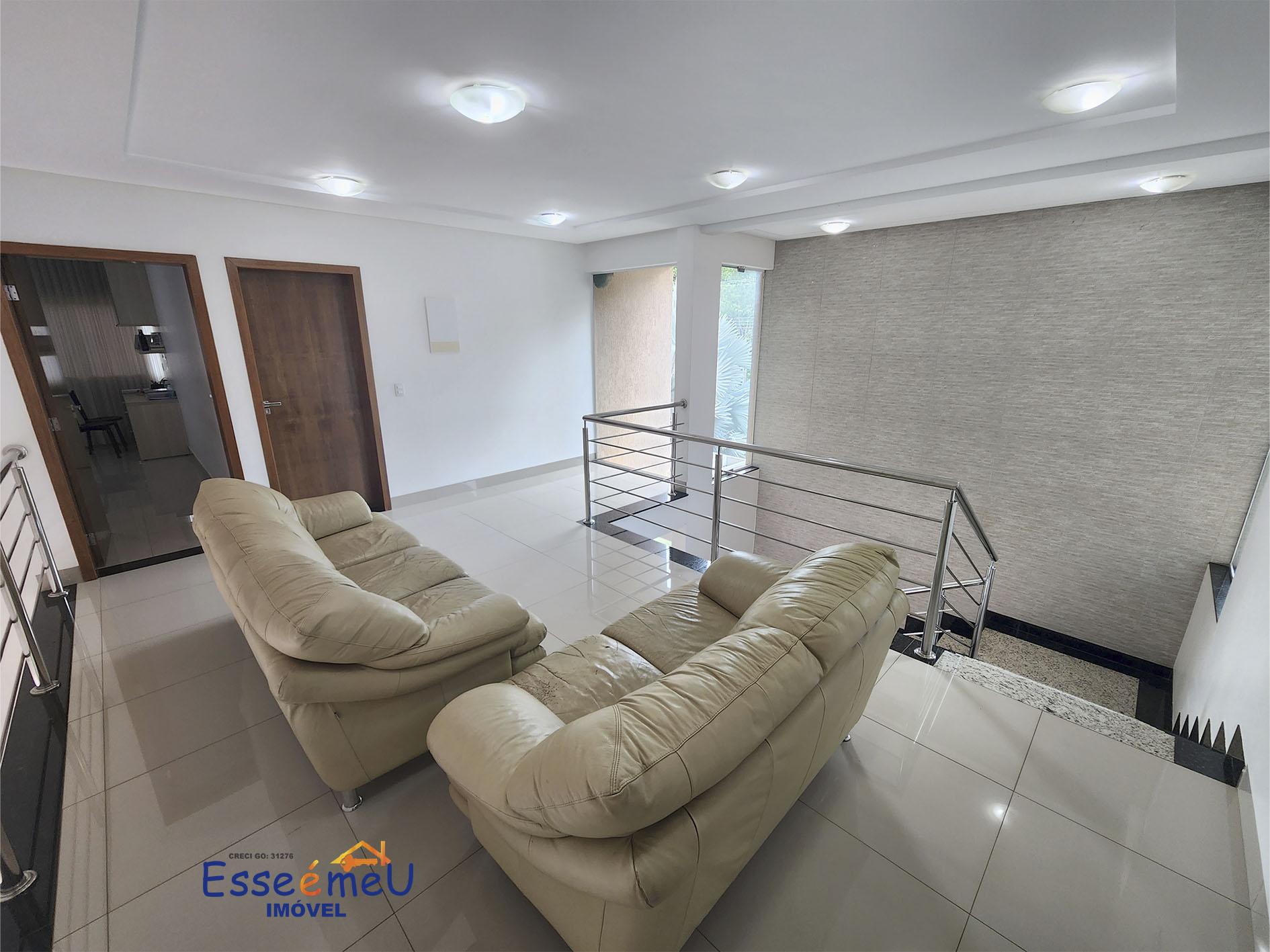 Sobrado de esquina Condomínio Jardins Madri, 655 m2 de lote, 425 de construção, 4 suítes e piscina.